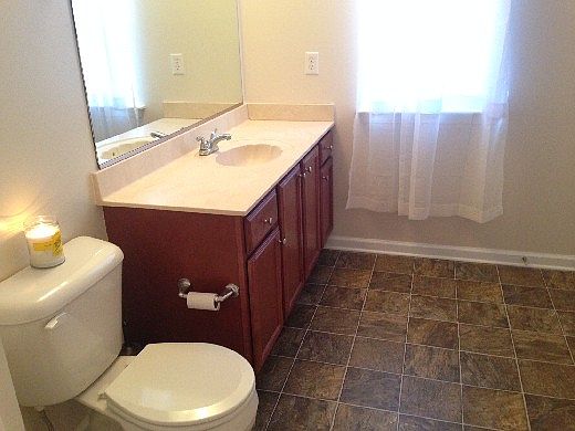 5th image of 908 Southmoor Dr #204