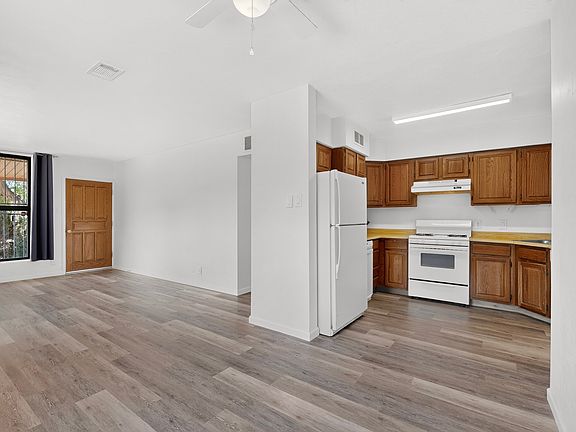 2nd image of 8715 Menaul Blvd NE