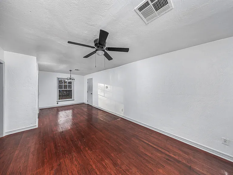 1414 NW 23rd St — Photo 5