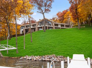 N9198 Oakwood Ln, Mukwonago, WI 53149