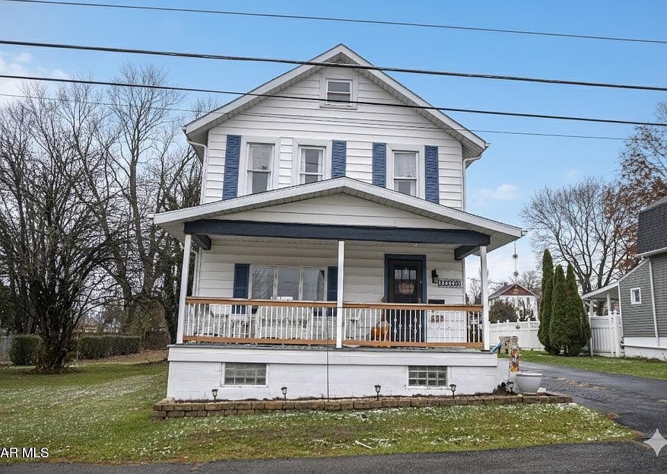 1st image of 1018 S 10th St