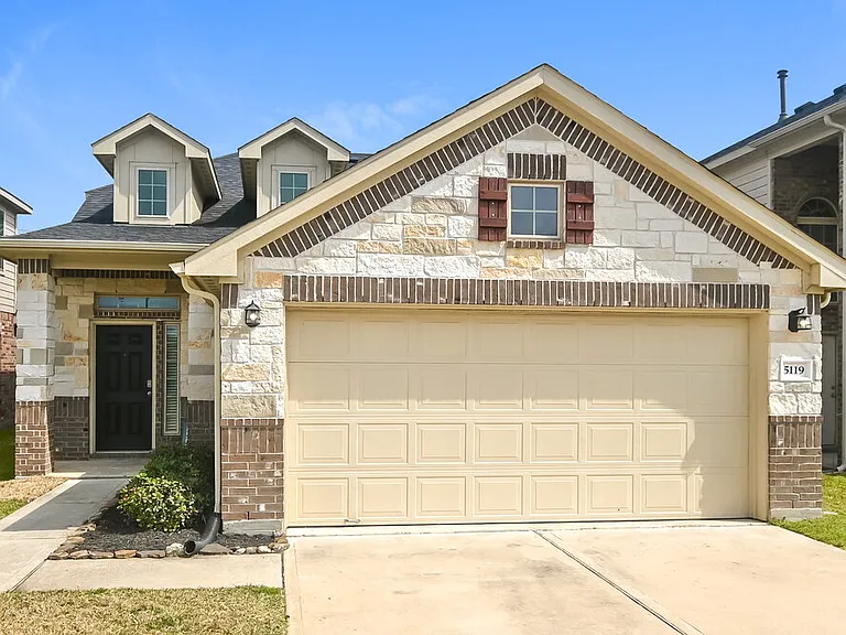 5119 Gulf Stream Ln — Photo 1