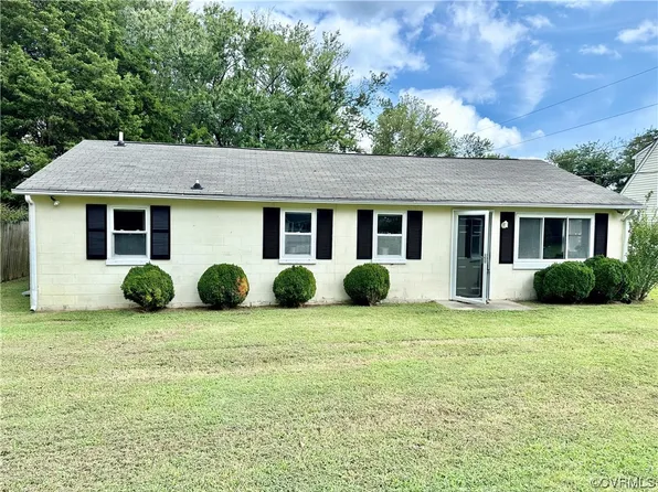 195 Creekshore Dr, Deltaville, VA 23043