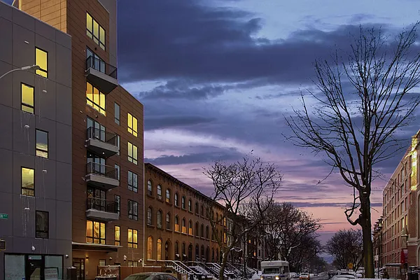 Rented by EXR | media 30