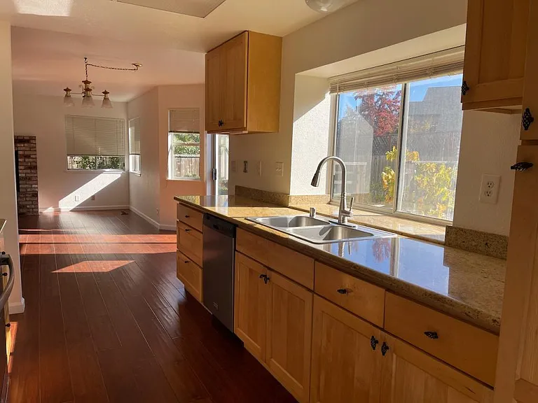 112 Knight Ct — Photo 5