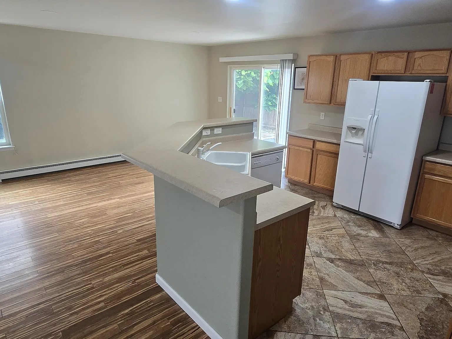 3 bed, 2.5 bath, 1512 sqft, $2,200 — Photo 2