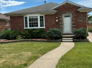 17416 Veronica Ave, Eastpointe, MI 48021