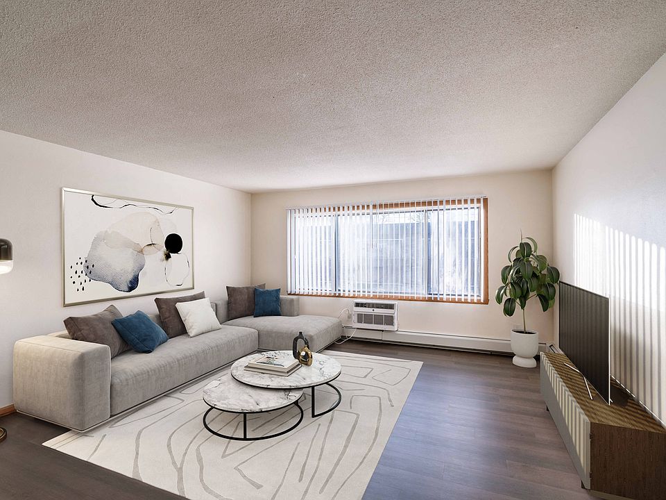 Fargo, ND North Manor Apartments | Living