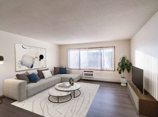 North Manor, Fargo, ND 58102