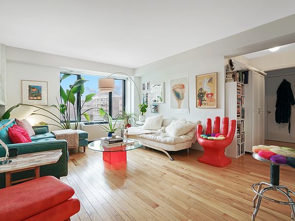 4th image of 189 Avenue C APT 9B