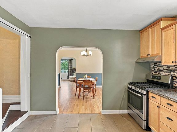 4th image of 703 W Spofford Ave