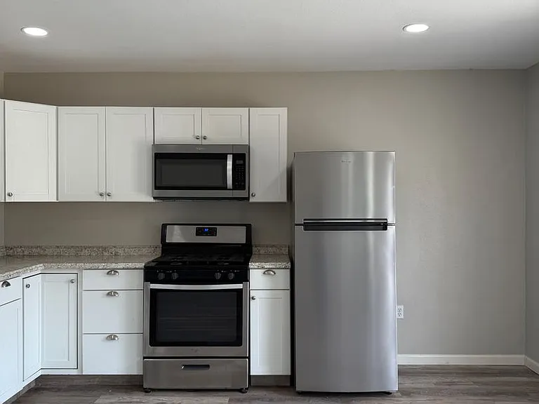 Upgraded 1BD/1BA Apartment in Lakeside, CA - 1/2 Off Move-In Special! — Photo 5