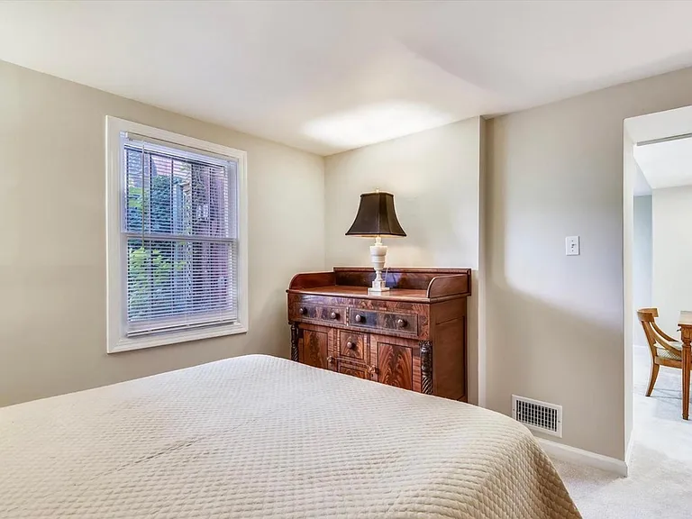 1342 Corcoran St NW #B — Photo 8