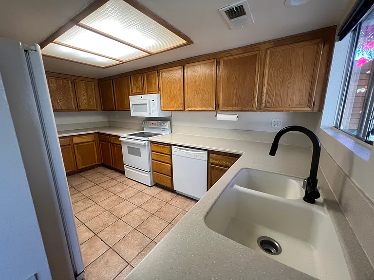10502 Flora Azalea Ct — Photo 7