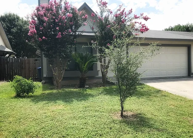 3bed/2bath Super Cute House for Rent! Available NOW! — Photo 1