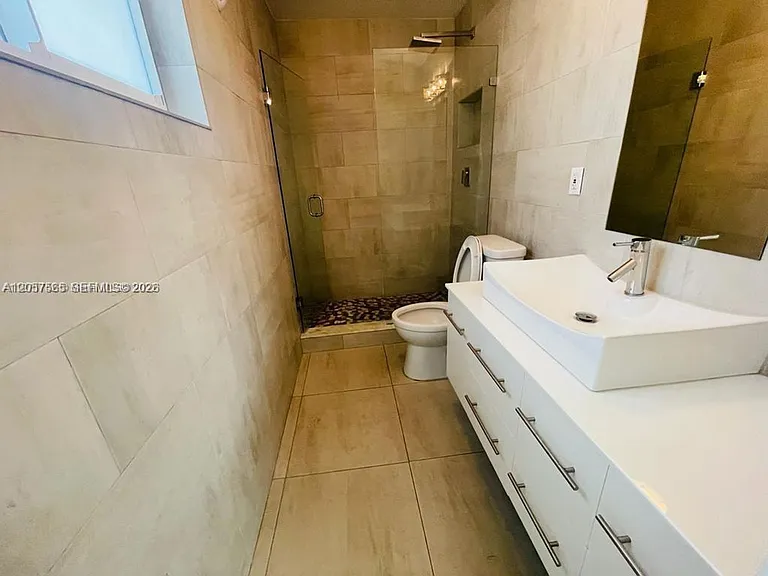 1900 NE 41st St #0 — Photo 11