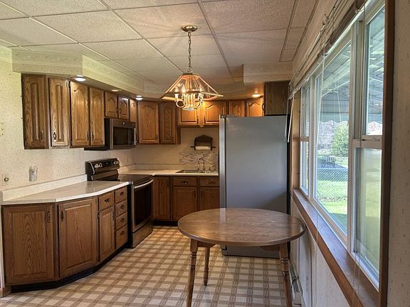 4th image of 1068 Hinckley Blvd