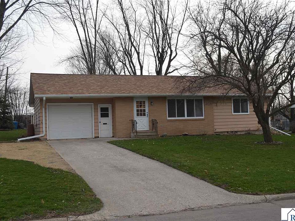 1st image of 532 E Blue Earth St