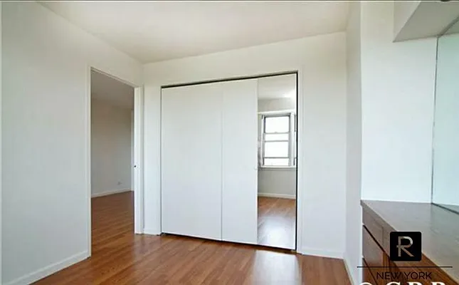 Sold by R New York | media 8