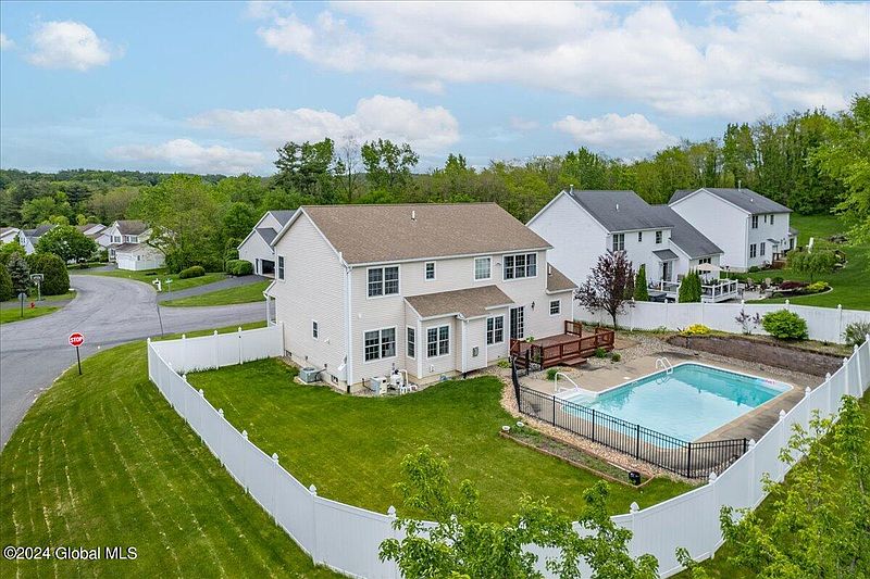 3rd image of 40 Janine Drive