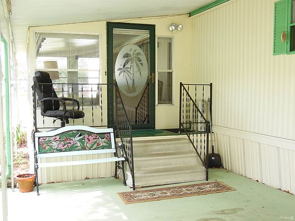SMALL PORCH