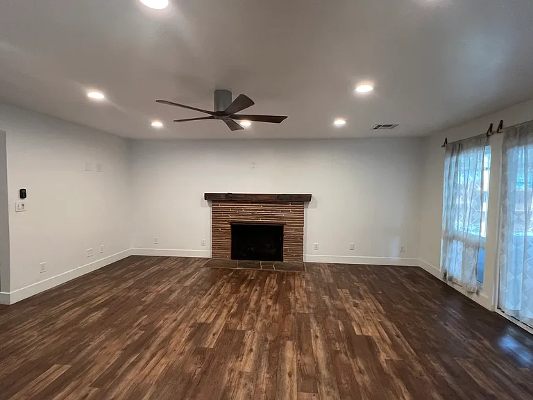 2424 Cedar St — Photo 11