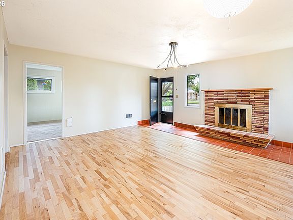 4th image of 1404 Centennial Blvd