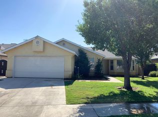 1911 N Matthew Ave, Farmersville, CA 93223