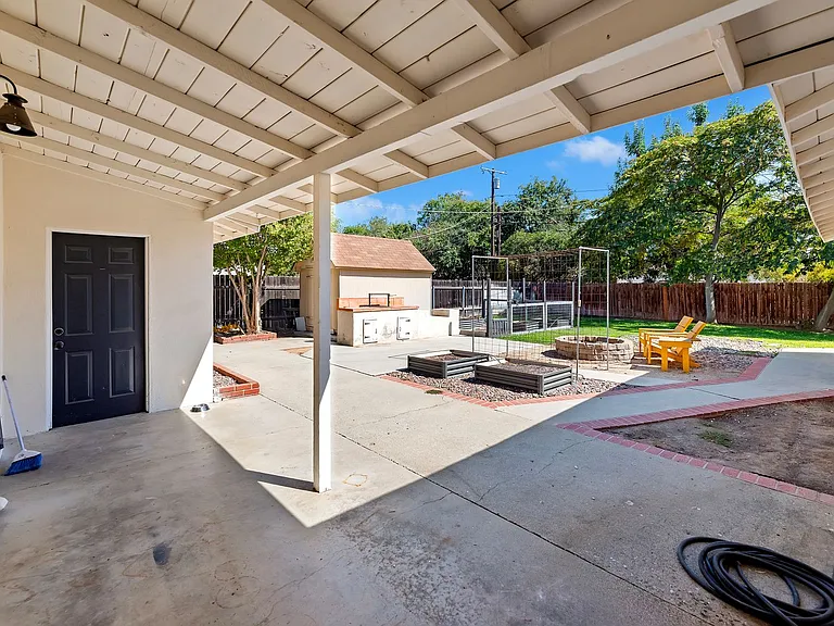 4570 Emerson St — Photo 35