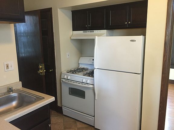 5th image of 1638 N Van Buren St APT D