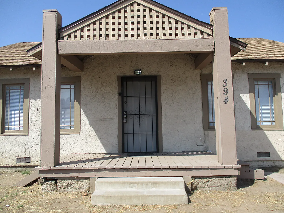 Building Photo - 394 4th Ave