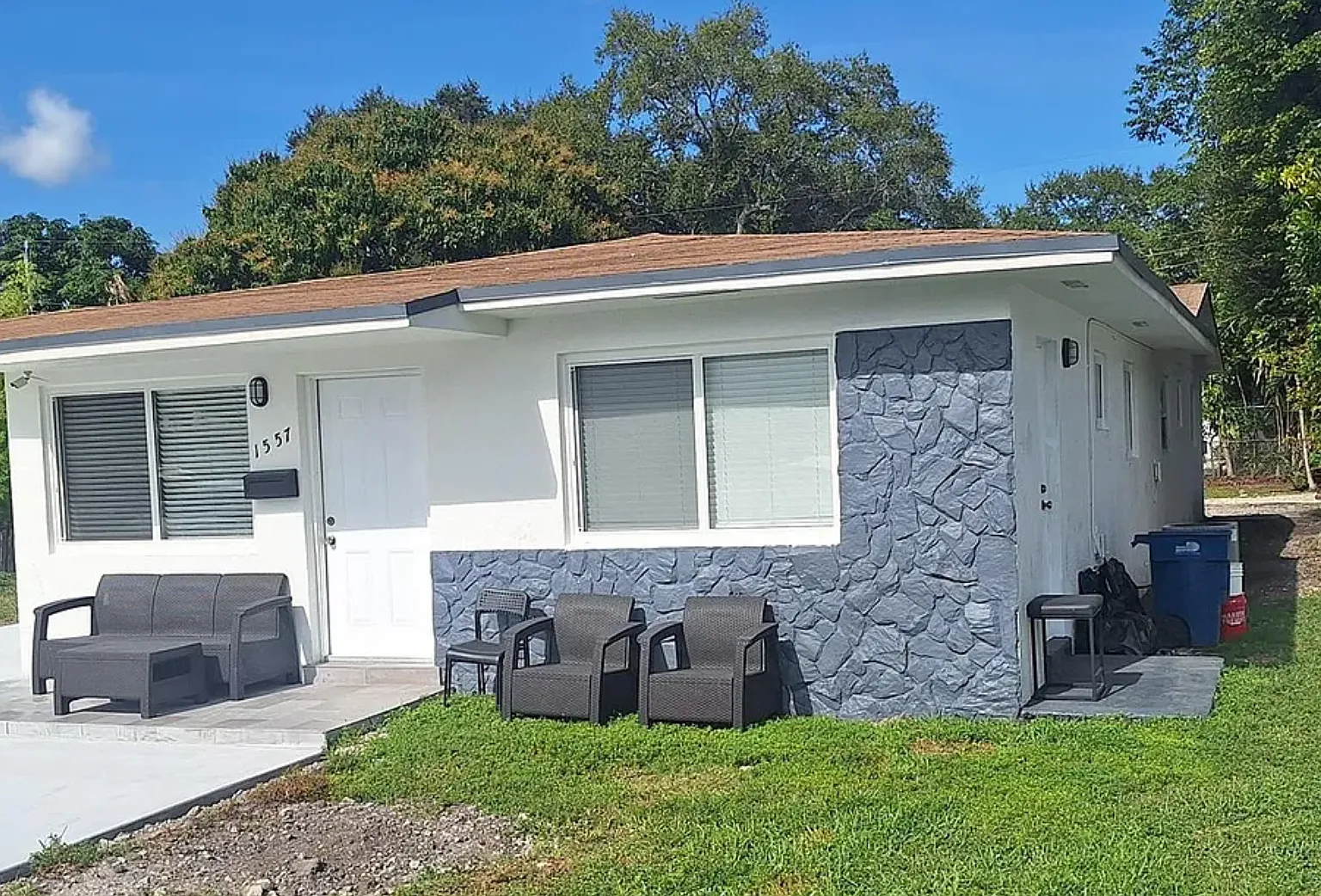2 bed, 900 sqft, $2,100 — Photo 1