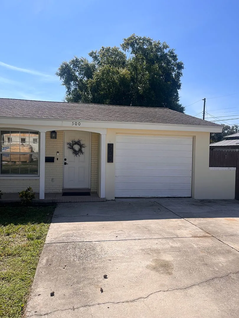 Welcome to This Beautiful 3 Bedroom, 2 Bathroom Home in St. Pete! — Photo 1