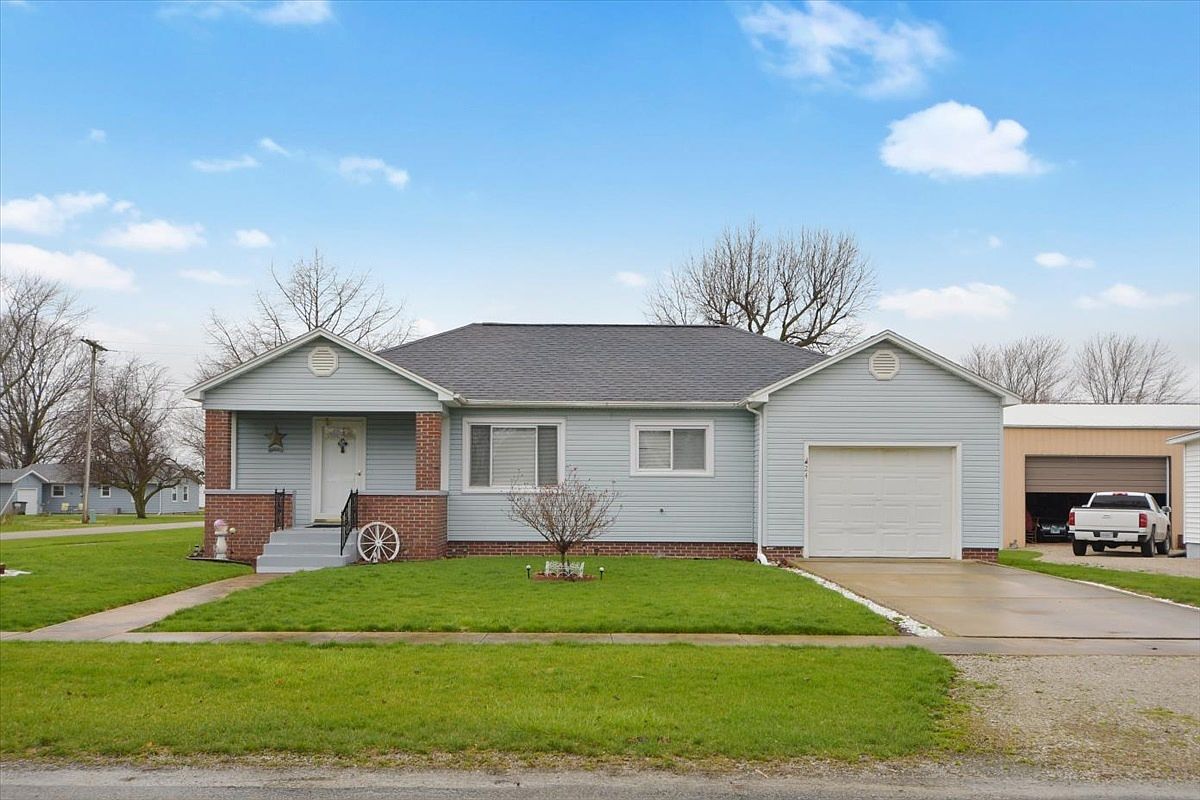 24 West St, Hume, IL 61932 Zillow