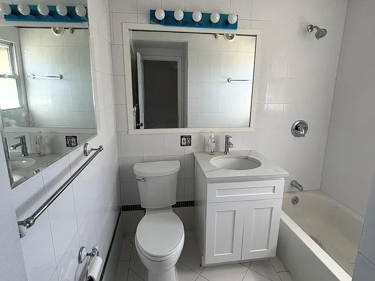 24 Adelaide St #1 — Photo 3