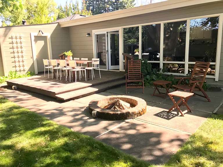 Outdoor deck with Fireplace