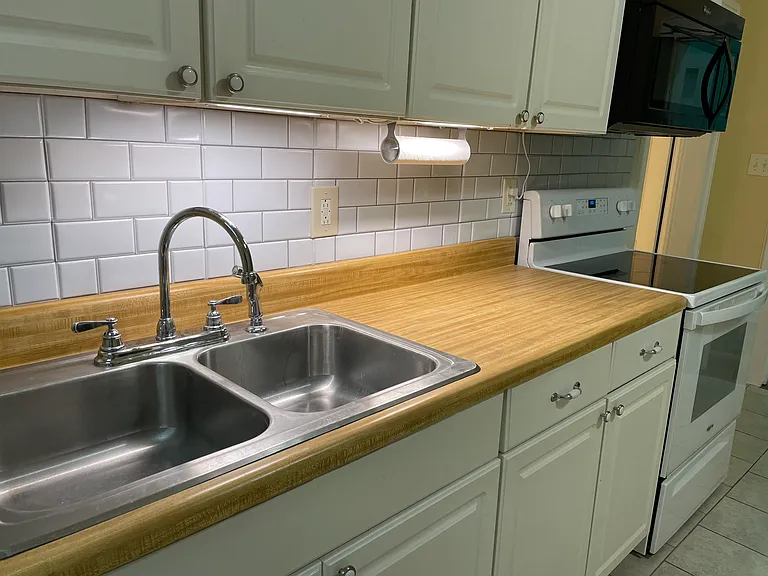871 Jefferson St N #10 — Photo 2