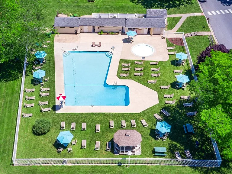 Seasonal Swimming Pool and Wading Pool