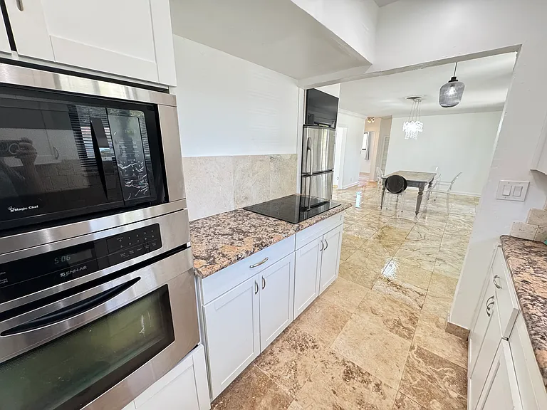 101 SE 14th Pl — Photo 3