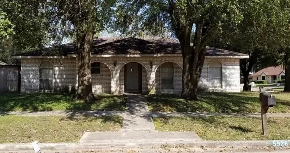 1st image of 5926 Darkwood Dr