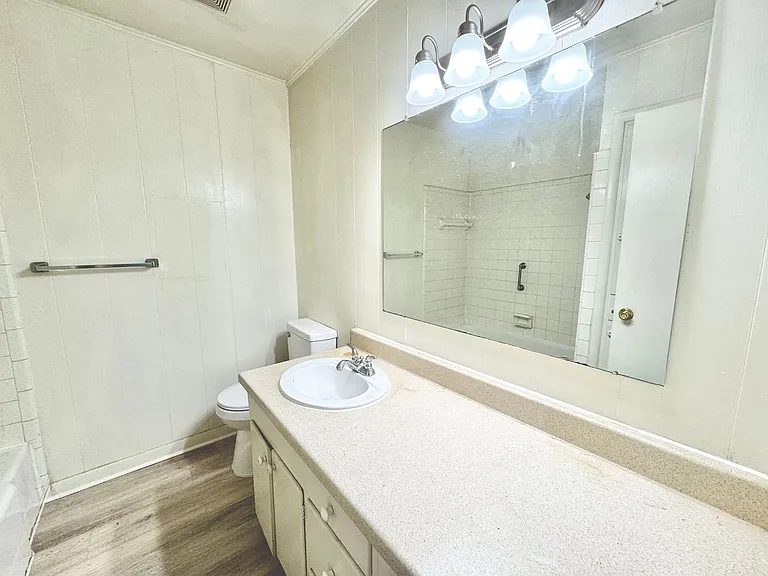 419 W Sycamore St — Photo 35