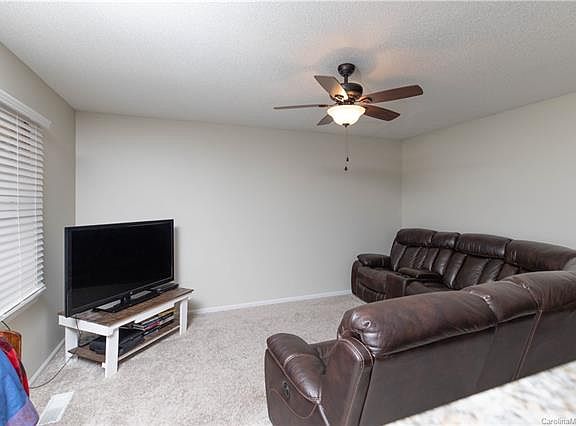 4th image of 7 Rosewood Ln