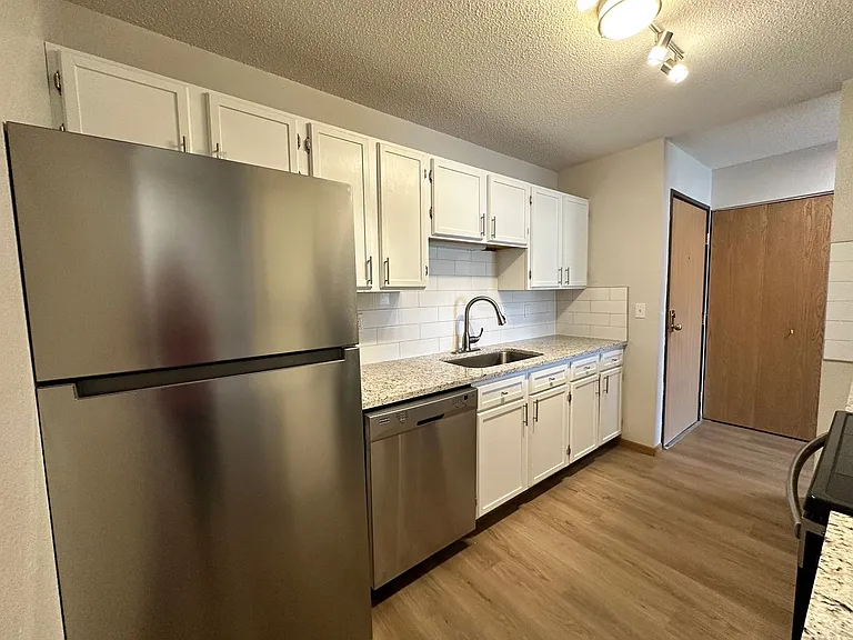 Ashwood Birchwood Apartments — Photo 34
