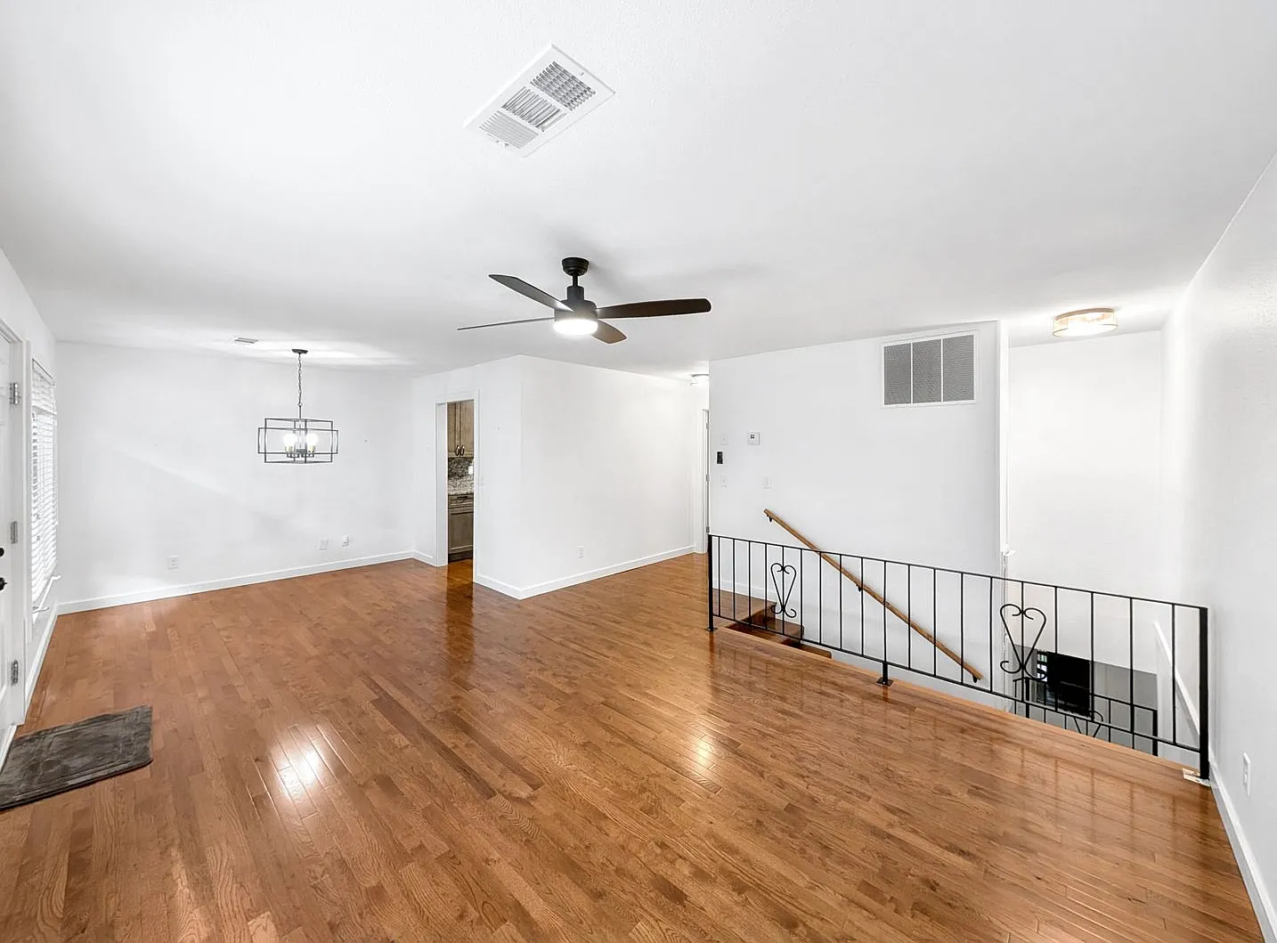 Newly Remodeled TownHome in Bella Vista — Photo 4