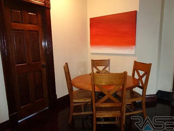 5th image of 108 W Elm St
