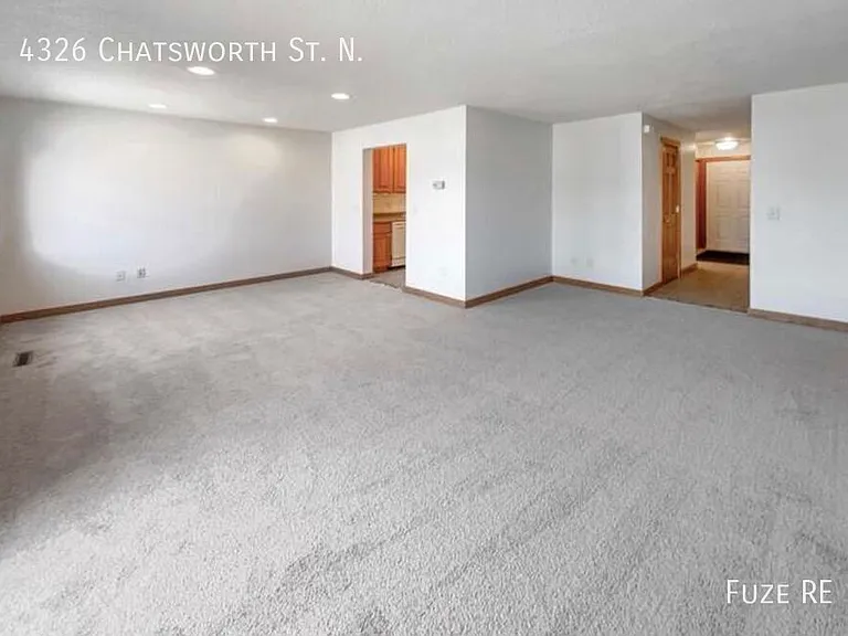 4326 Chatsworth St N — Photo 9