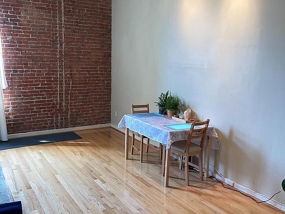 4th image of 1010 Race St APT 6G