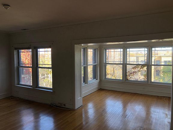 3rd image of 4654 N Beacon St #3