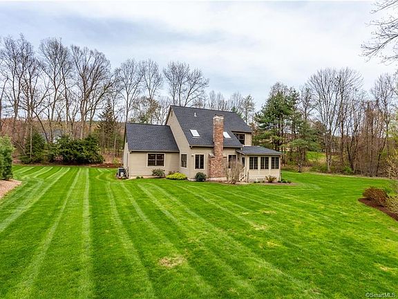 3rd image of 32 Country Club Ln