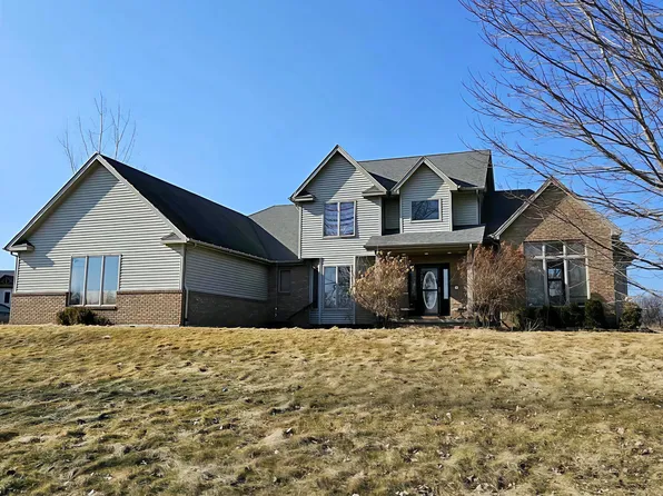 643 W Old Faithful Dr, Hebron, IN 46341